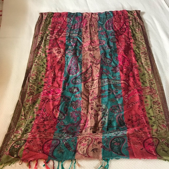 Pashmina - Picture 1 of 3